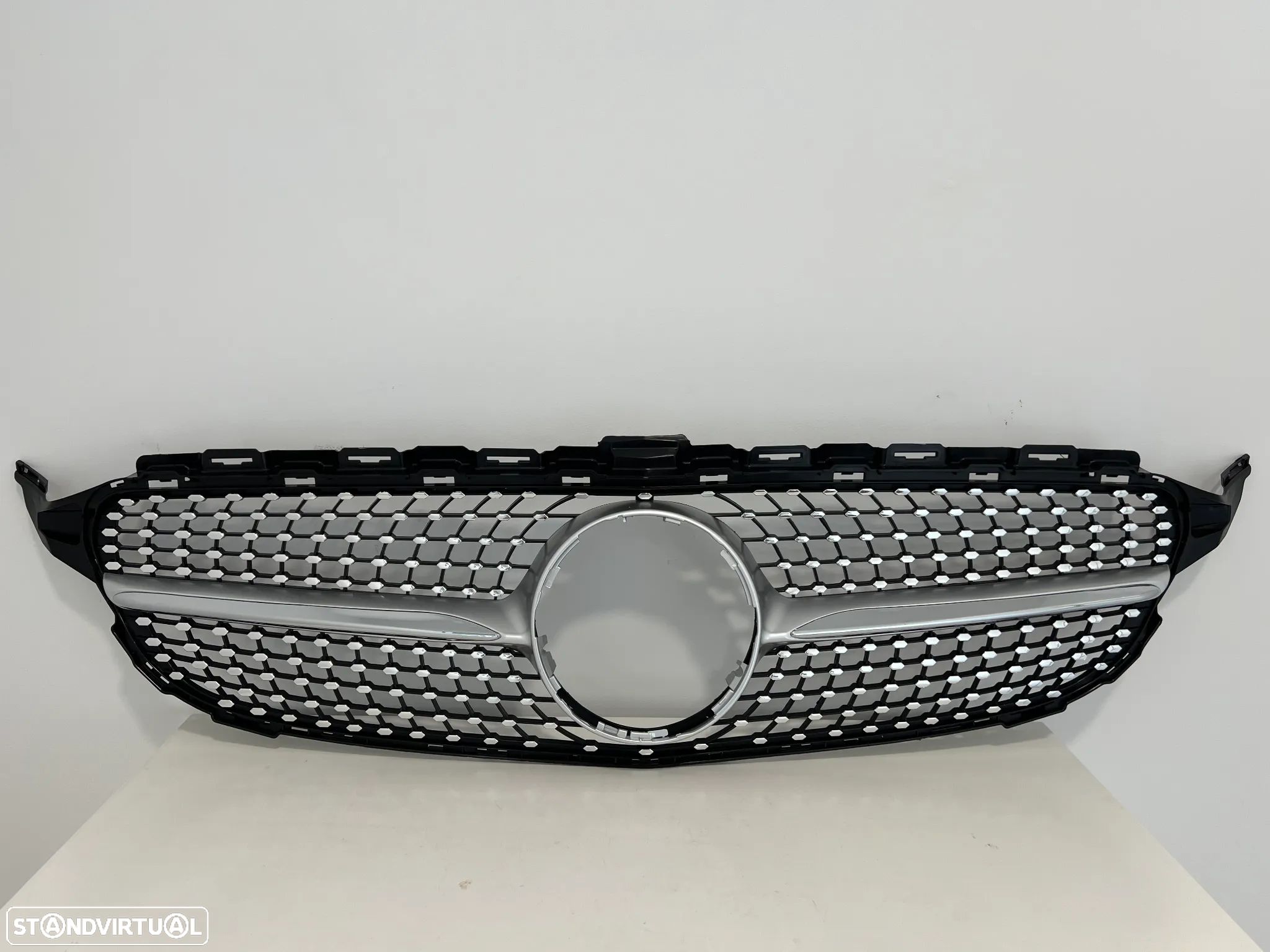 Grelha Frontal Mercedes Classe C W205 Look Diamond Silver - 1
