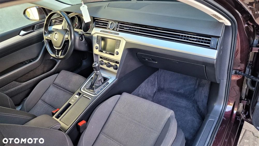 Volkswagen Passat 1.8 TSI BMT Comfortline - 12