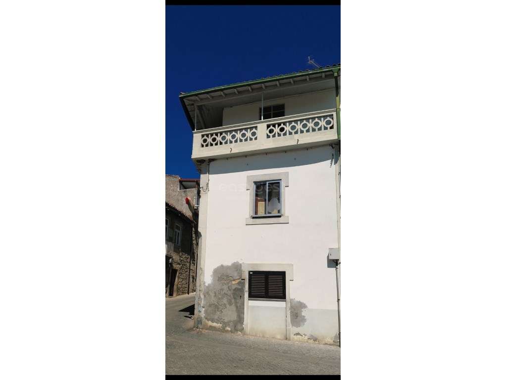 Casa para reabilitar na zona histórica de Freixo de Espada à Cinta - Grande imagem: 2/23