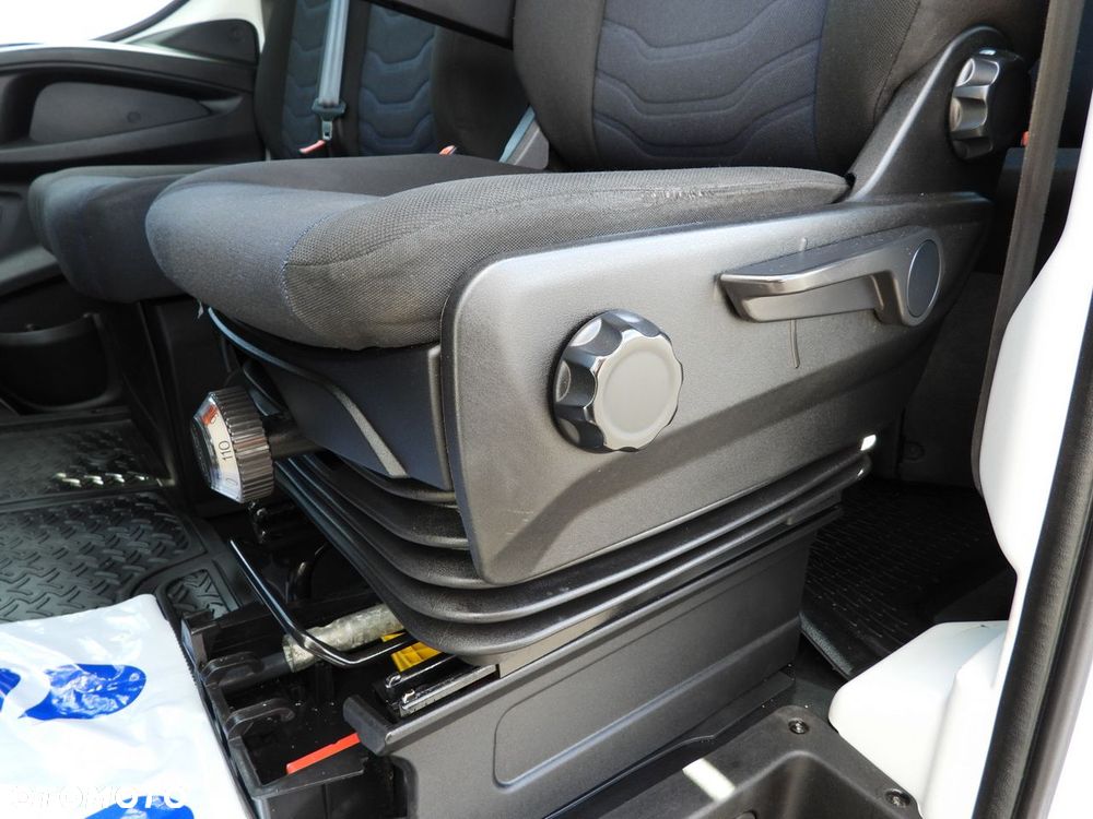 Iveco DAILY 35S14 SKRZYNIA PODWÓJNA KABINA DOKA 7 MIEJSC TEMPOMAT KLIMATYZACJA  135KM - 25