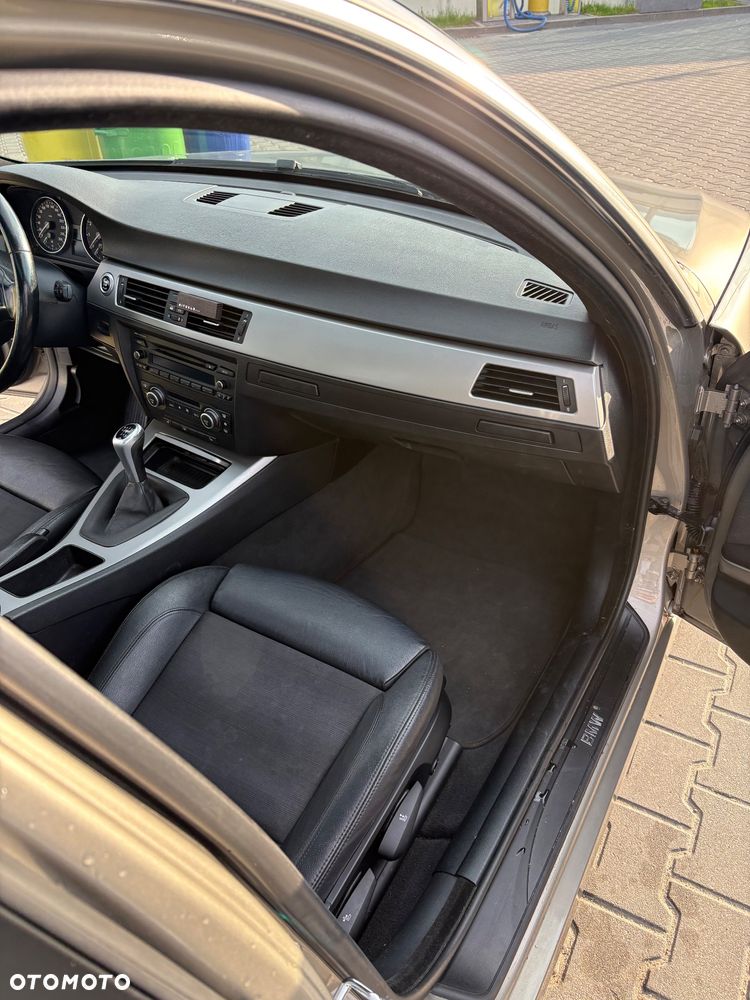 BMW Seria 3 325i - 8