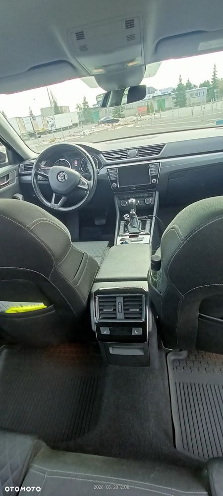 Skoda Superb 2.0 TDI Style DSG - 11