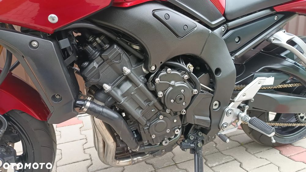 Yamaha FZ - 28