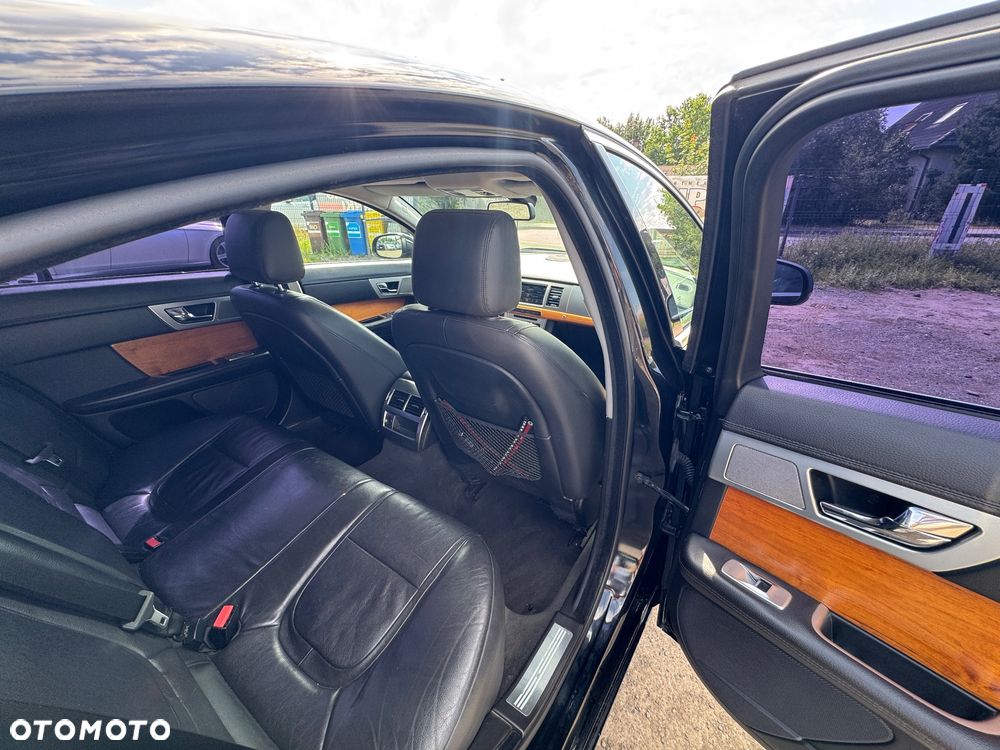 Jaguar XF 2.2 D Premium Luxury - 18