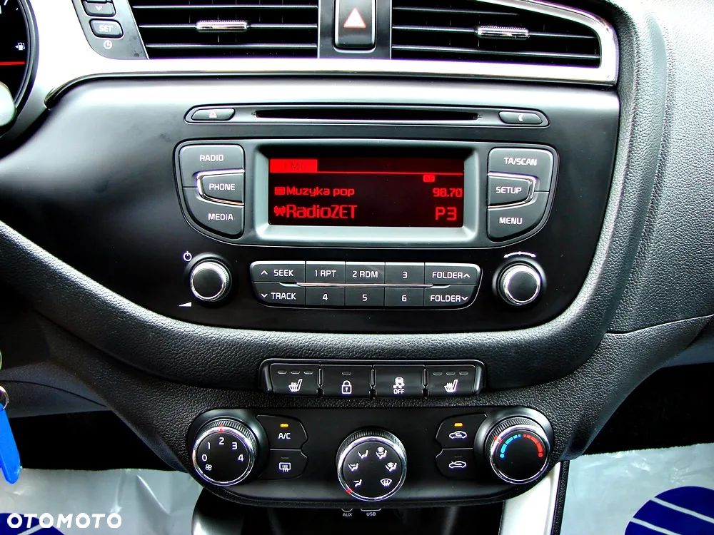 Kia Ceed 1.4 CVVT Dream Team Edition - 24