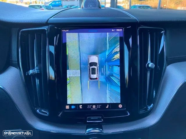 Volvo XC 60 2.0 B5 R-Design AWD - 29