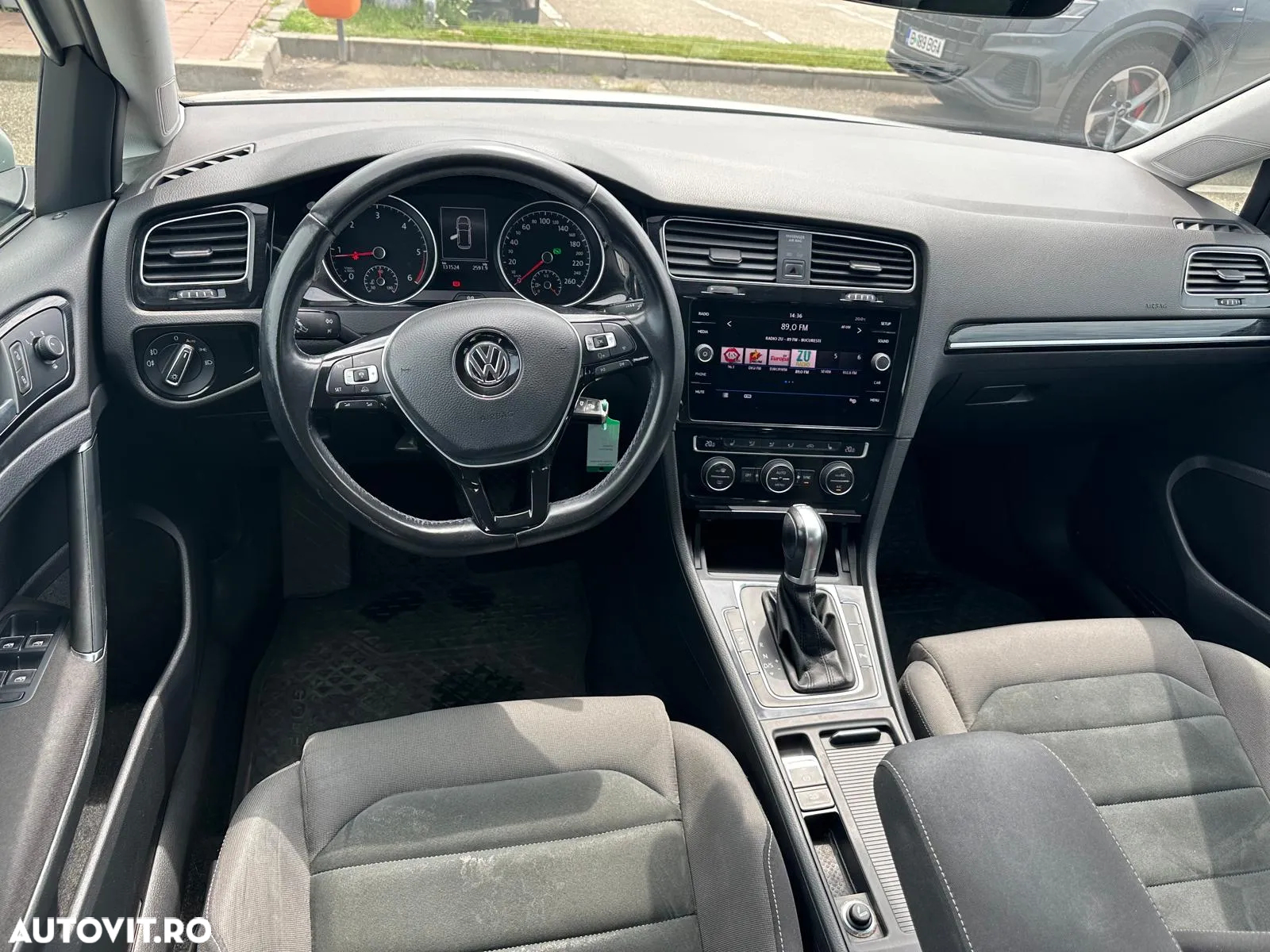Volkswagen Golf 1.6 TDI DSG Highline - 11