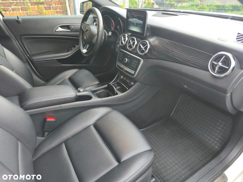 Mercedes-Benz GLA 250 4-Matic - 13
