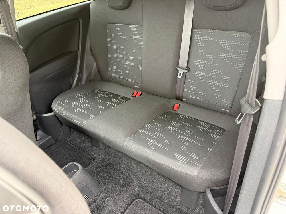 Opel Corsa 1.2 16V Essentia - 14