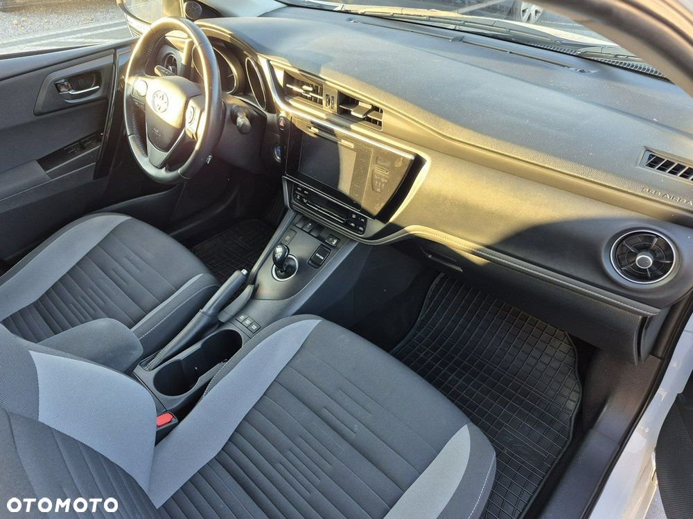 Toyota Auris - 13