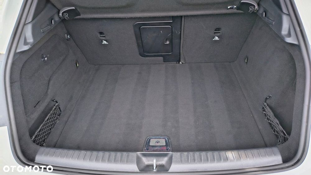 Mercedes-Benz GLA - 13