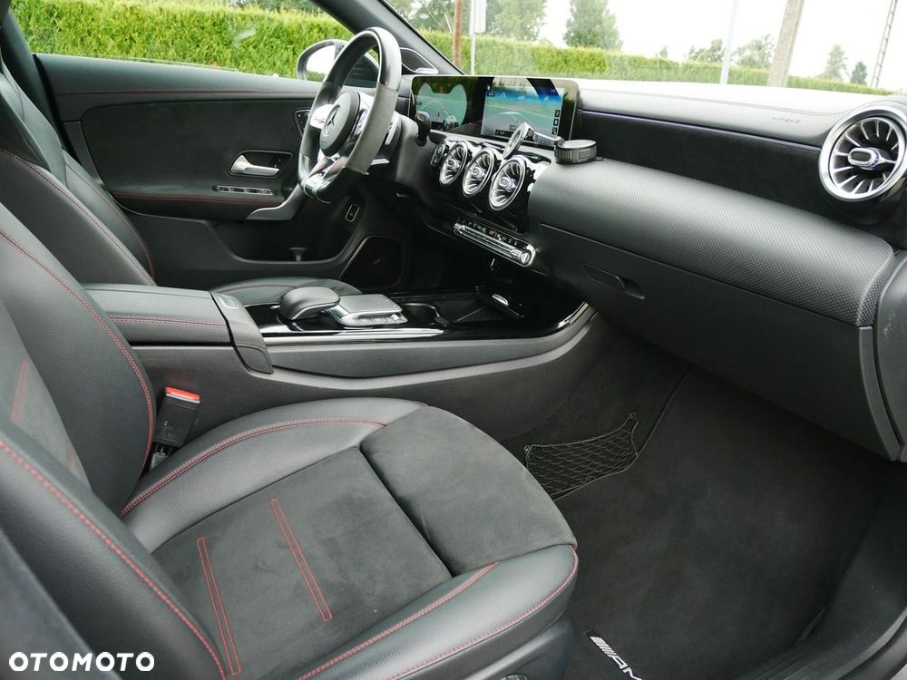 Mercedes-Benz CLA 250 4-Matic AMG Line 7G-DCT - 31