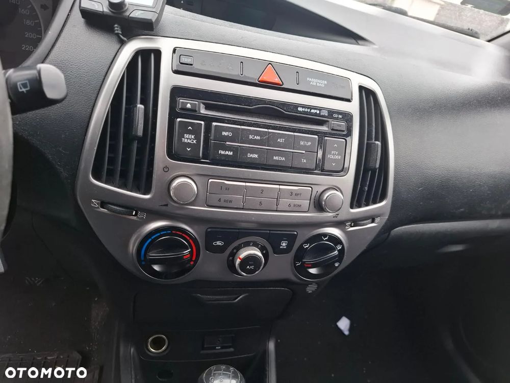 deska kokpit konsola pasy poduszki europa hyundai I i20 LIFT - 3