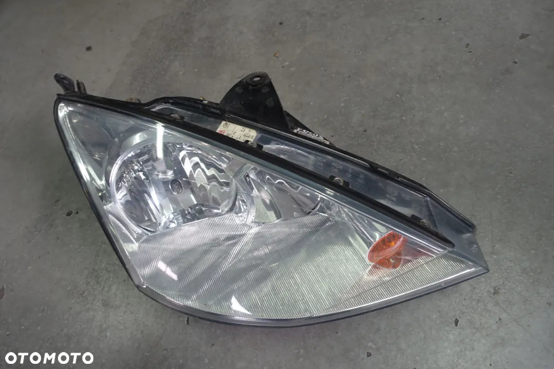 LAMPA PRAWY PRZÓD FOCUS MK1 LIFT - 2
