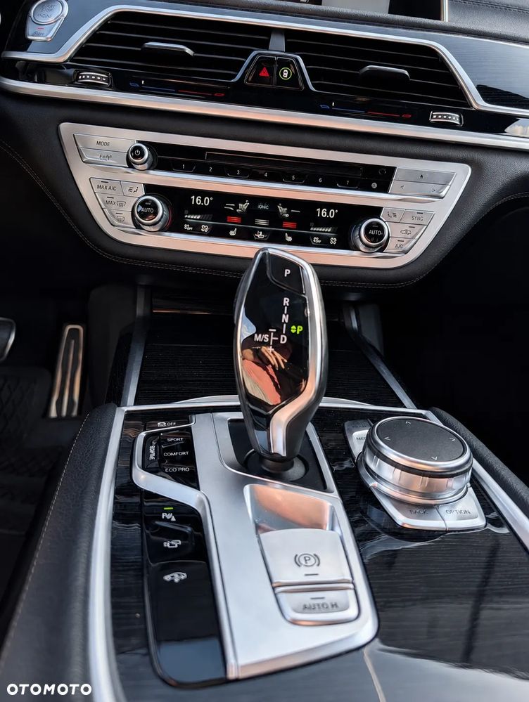 BMW Seria 7 740i - 15