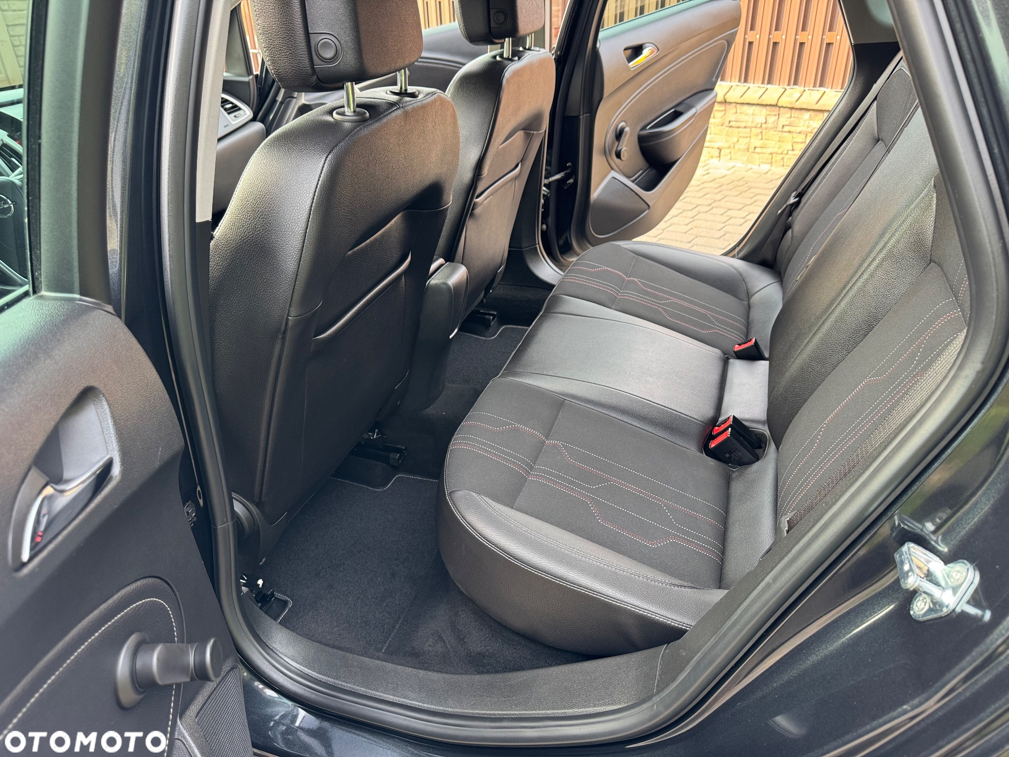 Opel Astra 1.4 150 Jahre - 10