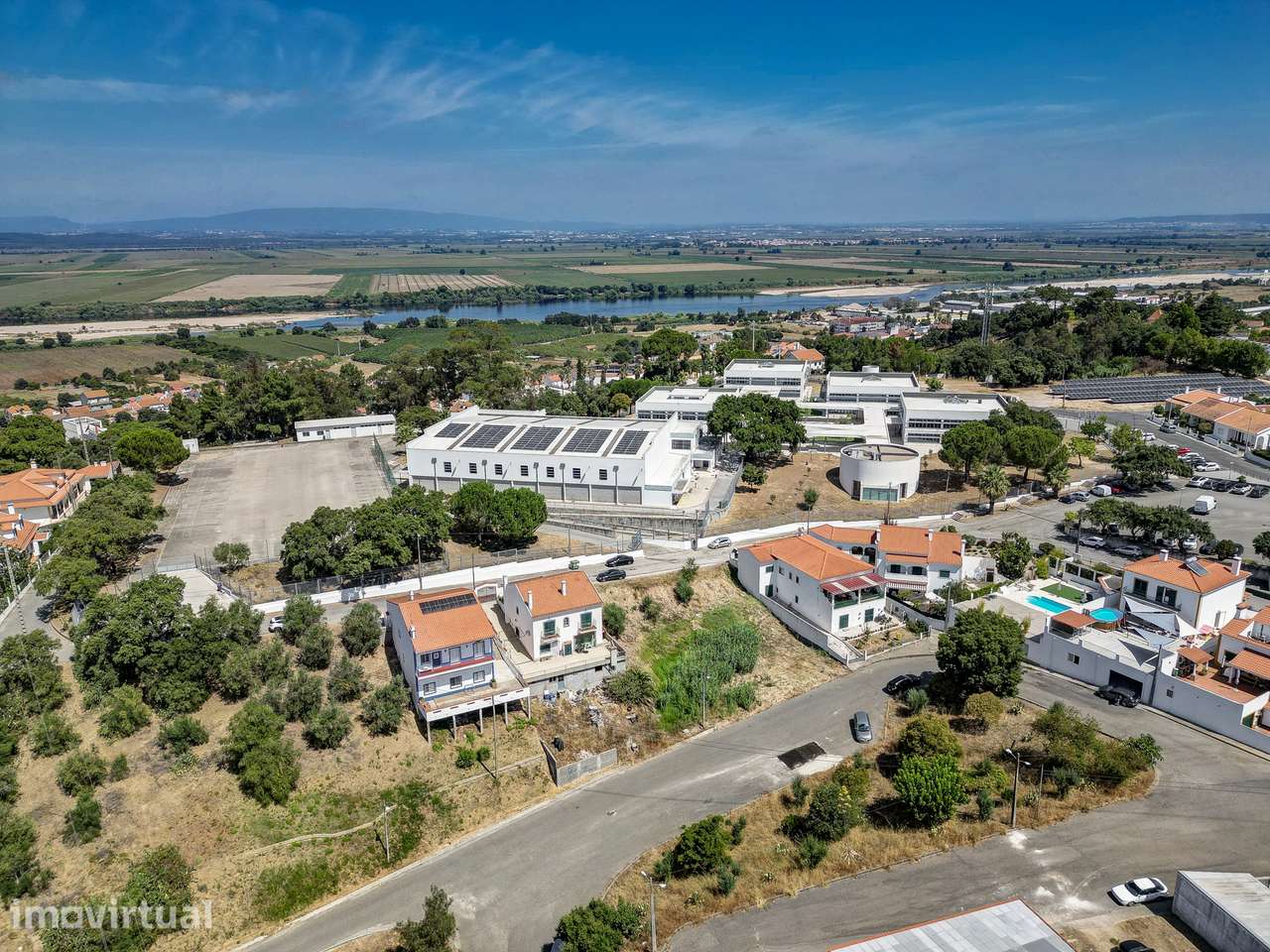 Terreno com Potencial para 2 Moradias Geminadas | Até 350 m² de Constr - Grande imagem: 4/9