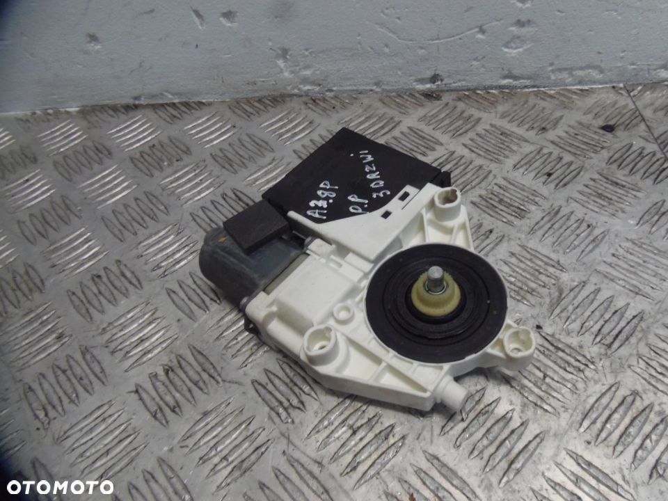 PODNOSNIK MECHANIZM SZYBY PRAWY PRZOD AUDI A3 8P - 1