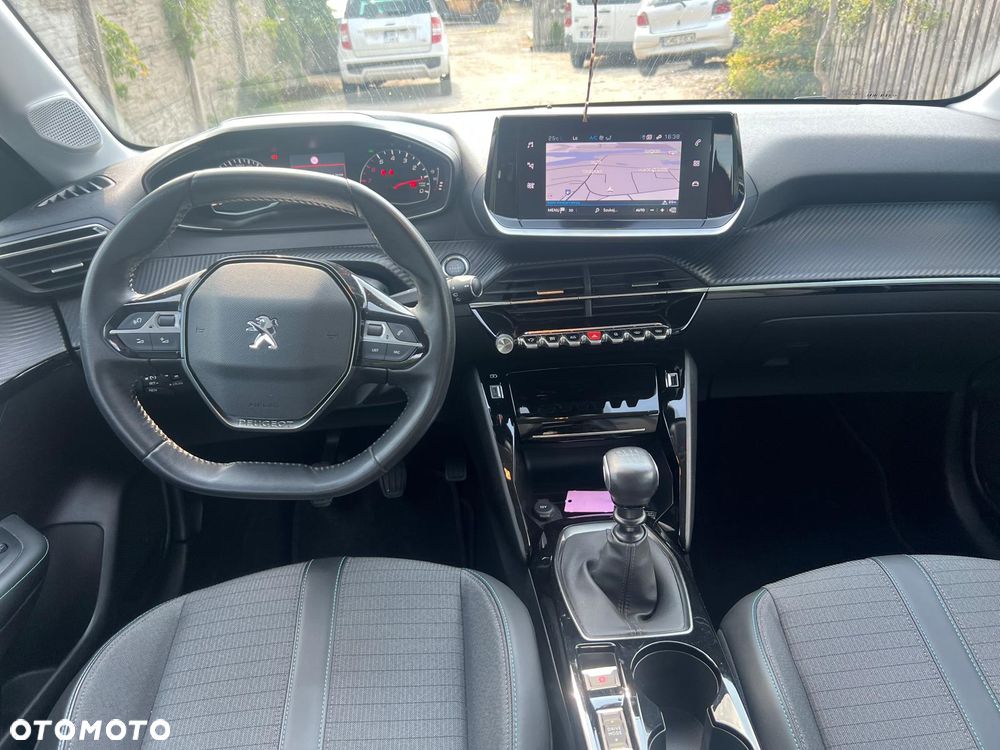 Peugeot 208 - 15
