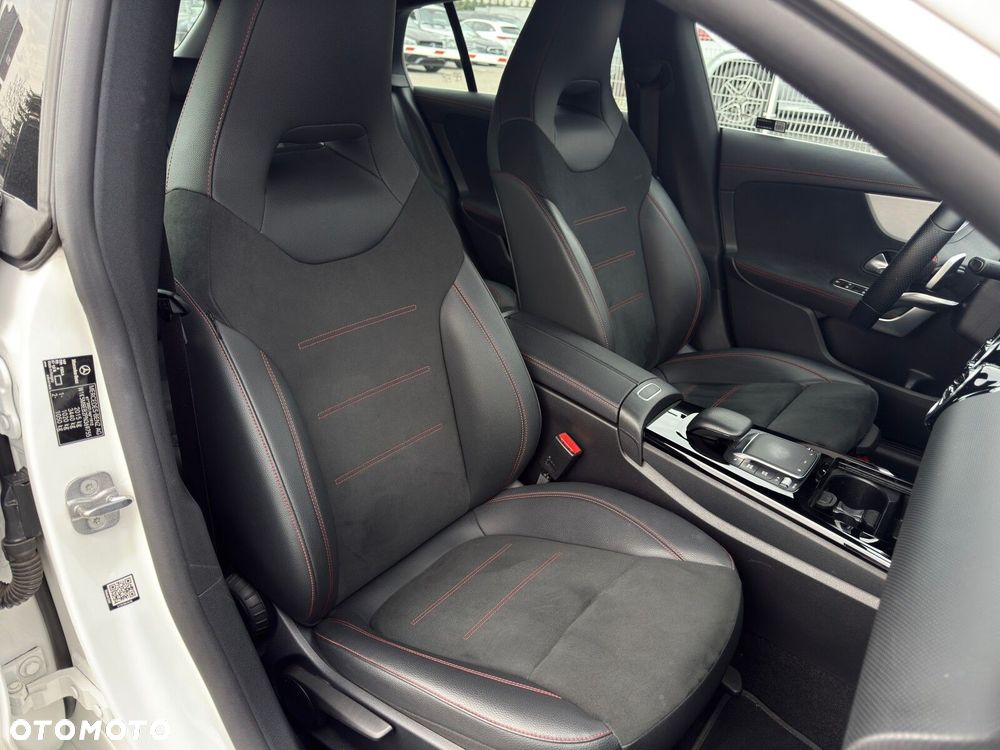 Mercedes-Benz CLA 180 AMG Line 7G-DCT - 23