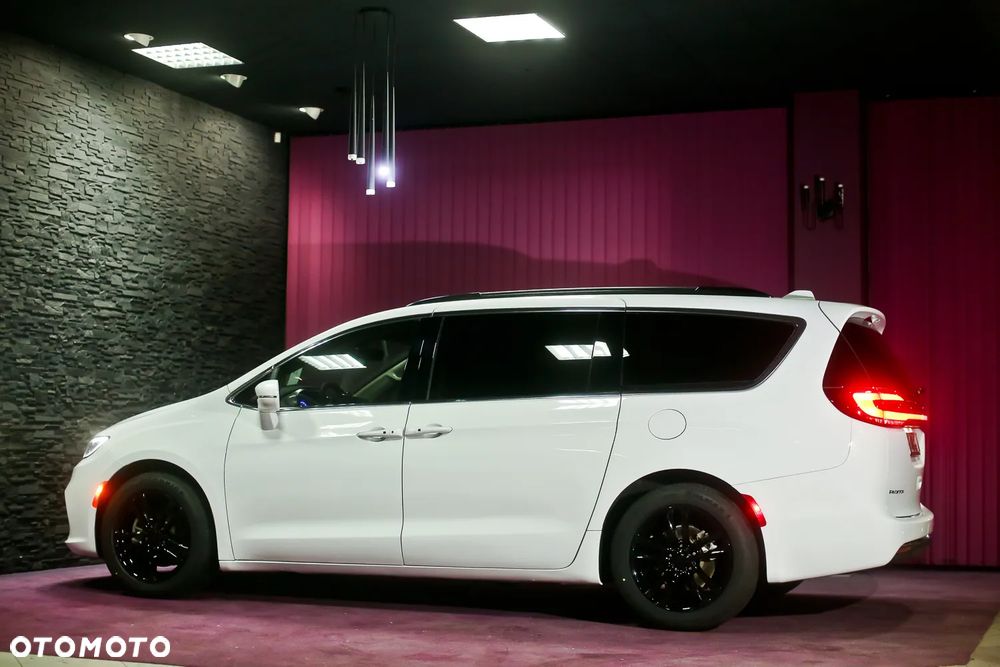 Chrysler Pacifica - 13