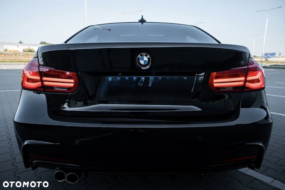 BMW Seria 3 330i xDrive M Sport Shadow - 11