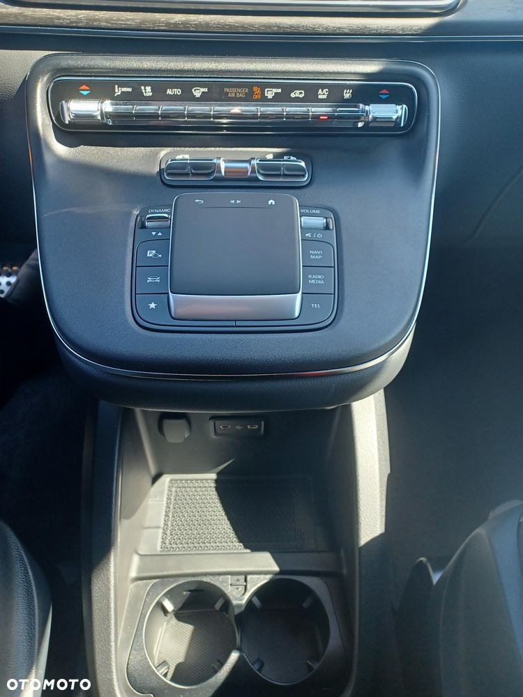 Mercedes-Benz Klasa V - 12