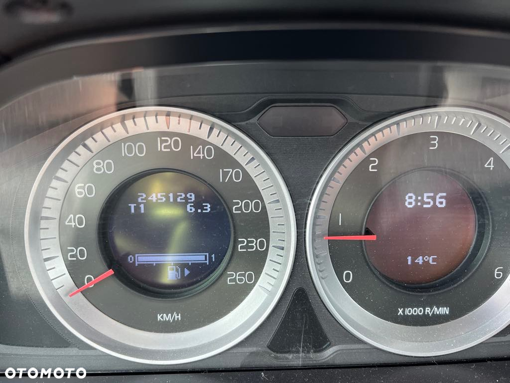 Volvo XC 60 D3 AWD Summum - 4