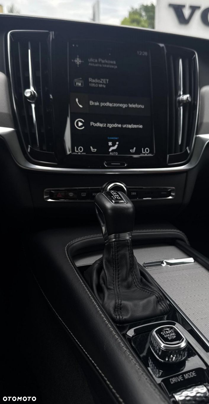 Volvo V90 Cross Country - 16