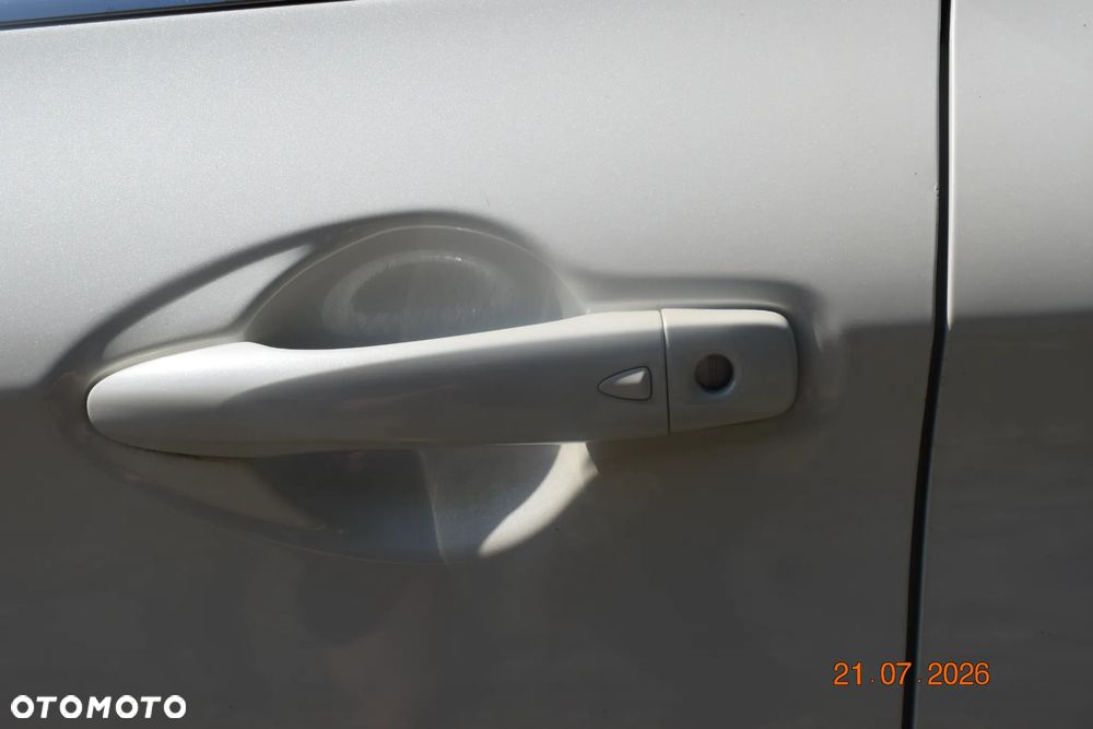 Nissan Qashqai 1.6 DCi Xtronic N-Connecta - 8