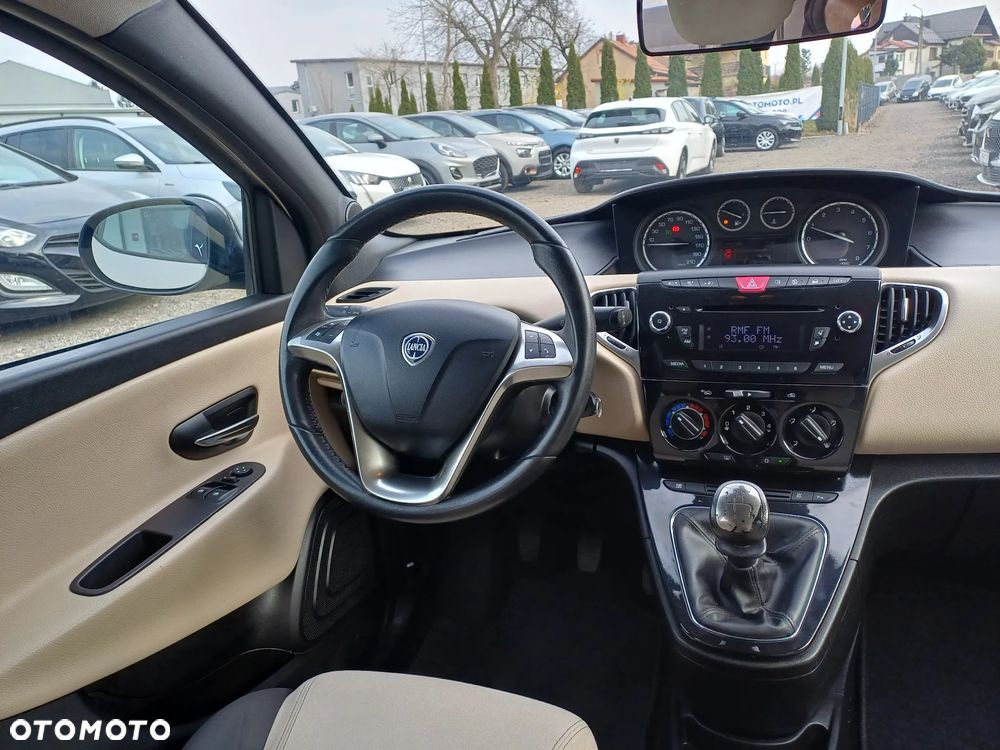 Lancia Ypsilon 1.2 8V Platino (4 os.) - 18