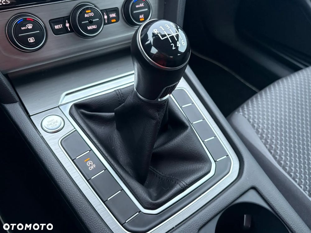 Volkswagen Passat 1.5 TSI EVO Trendline - 15