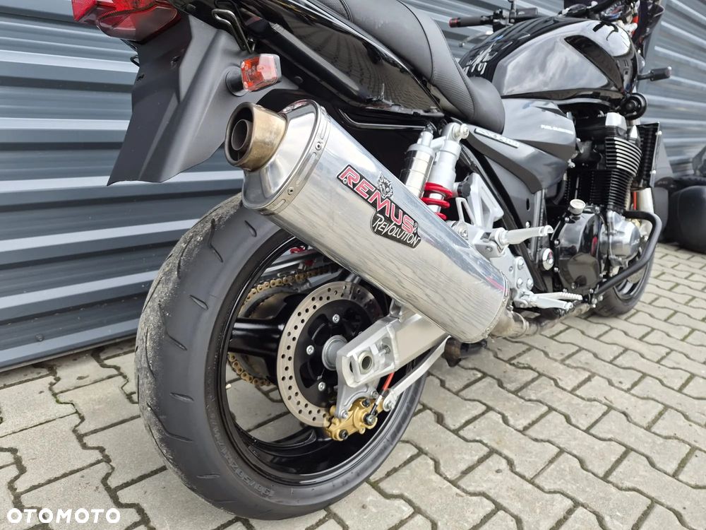 Suzuki GSX - 12