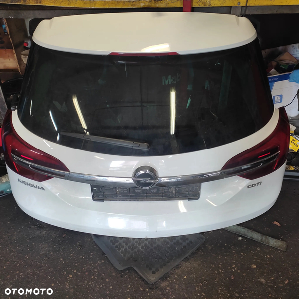 Tylna klapa insignia A kombi po liftingu kolor Z40R lub Z176
