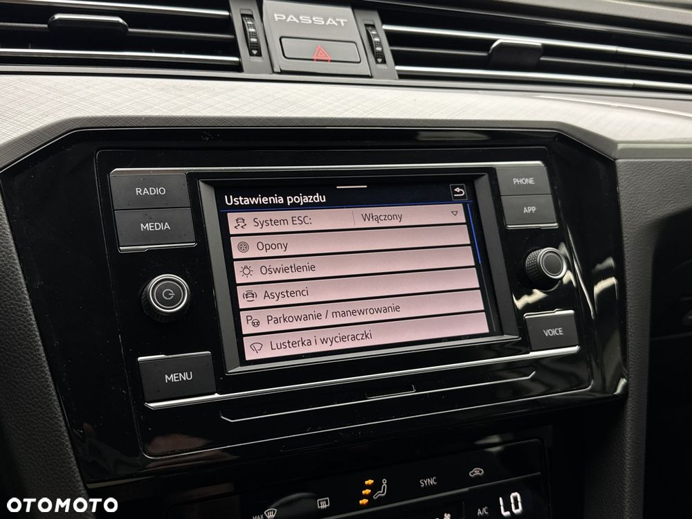 Volkswagen Passat - 30