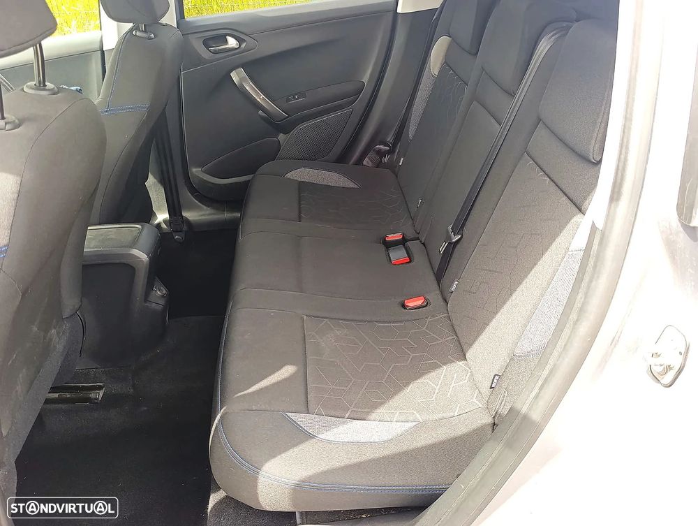 Peugeot 2008 1.6 BlueHDi Style - 11