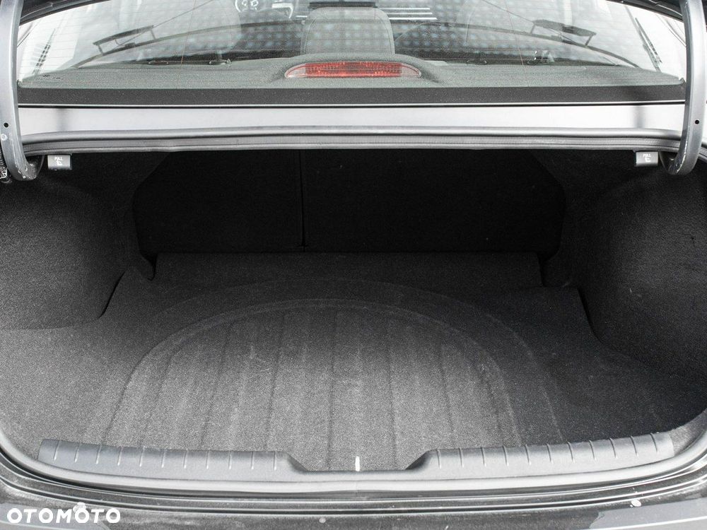 Hyundai Elantra 1.6 Executive CVT - 33