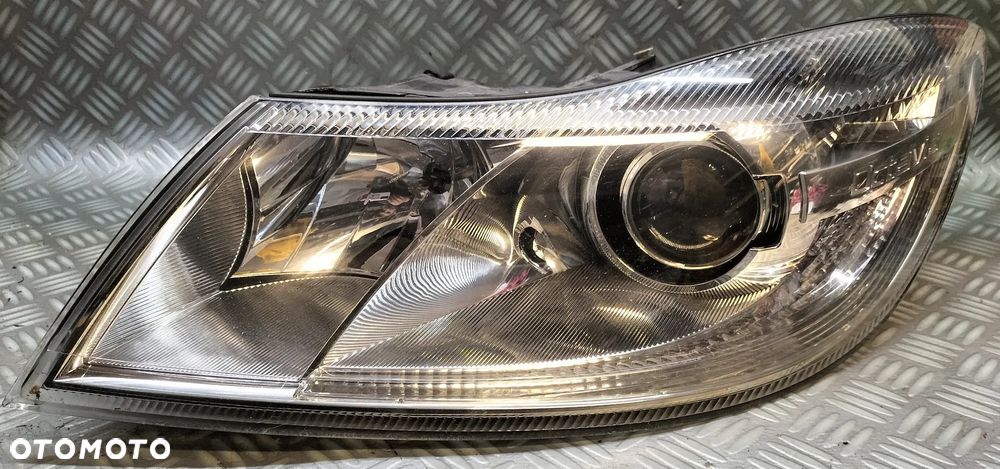 SKODA OCTAVIA 2 II LIFT LAMPA PRZEDNIA LEWA BI-XENON SKRĘTNY KOMPLETNA
