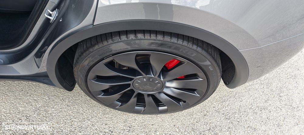 Tesla Model Y Performance Tração Integral - 16