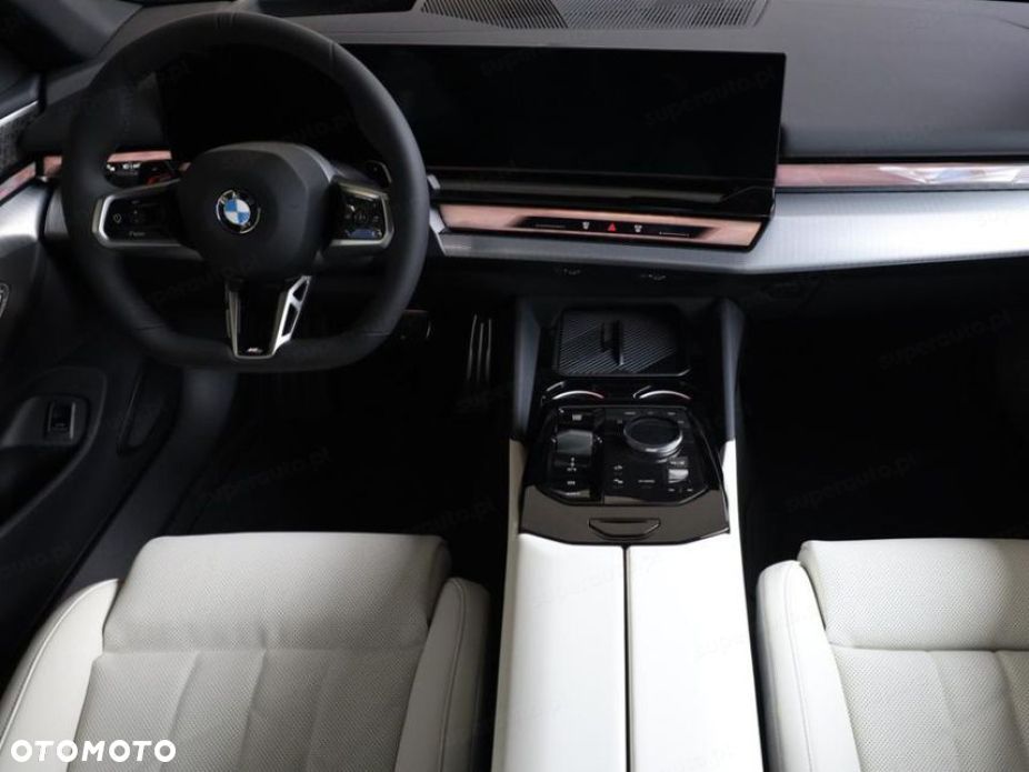 BMW Seria 5 540d xDrive mHEV M Sport - 9