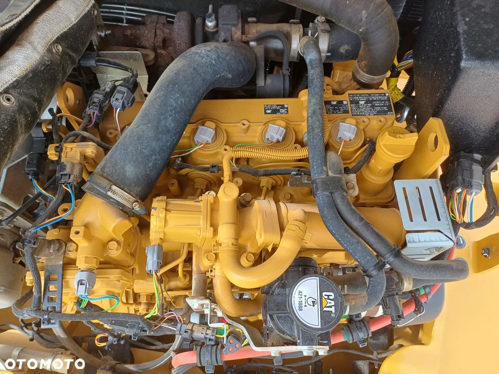 Caterpillar 906M - 21