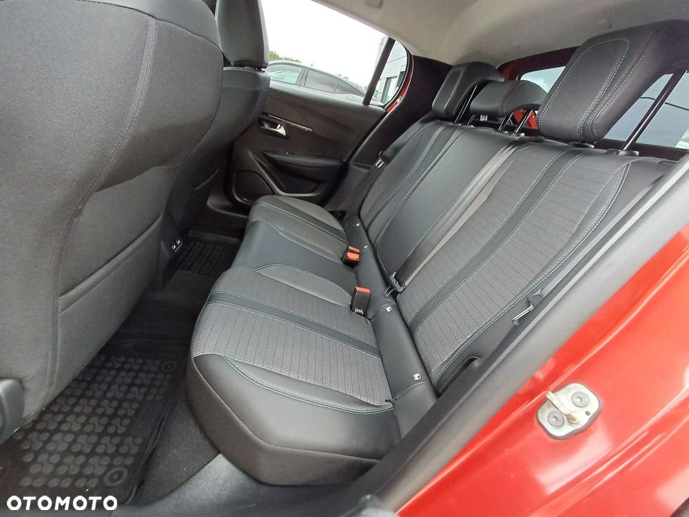 Peugeot 208 - 30