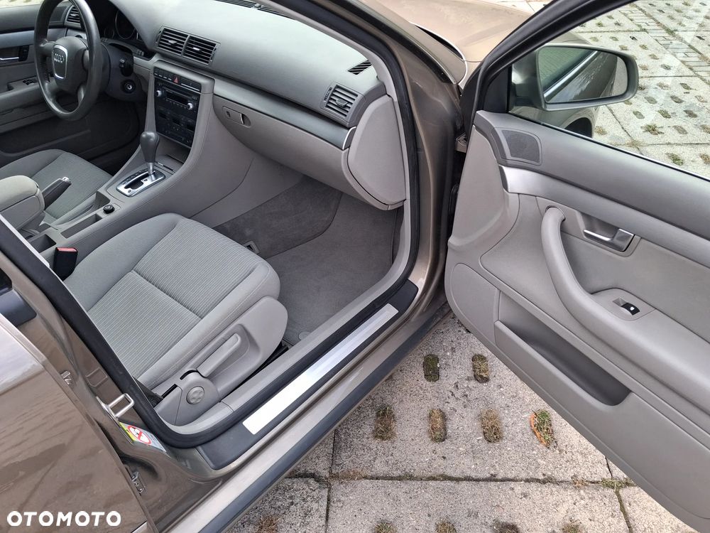 Audi A4 Limousine - 13