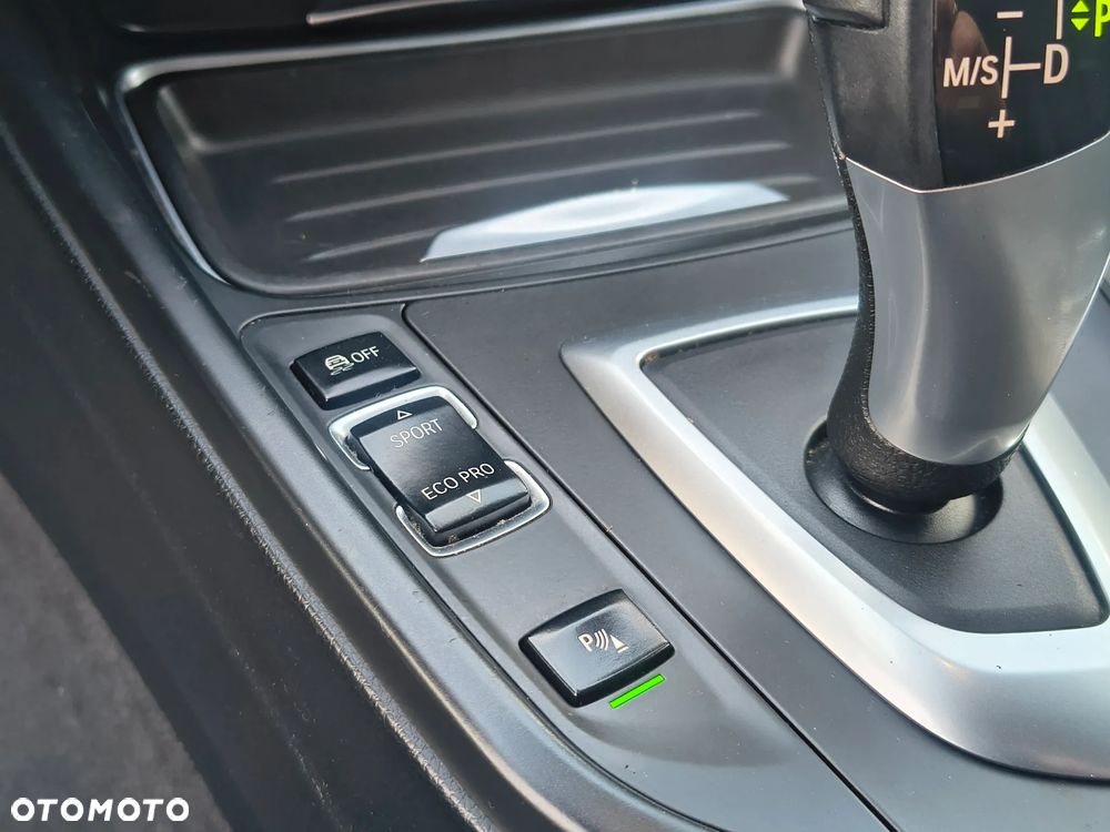 BMW Seria 3 320d DPF Edition Sport - 30