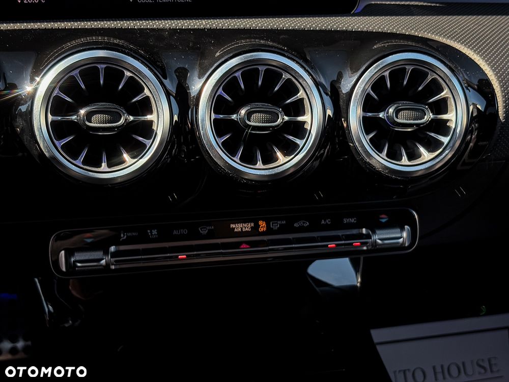 Mercedes-Benz CLA 200 7G-DCT AMG Line - 30