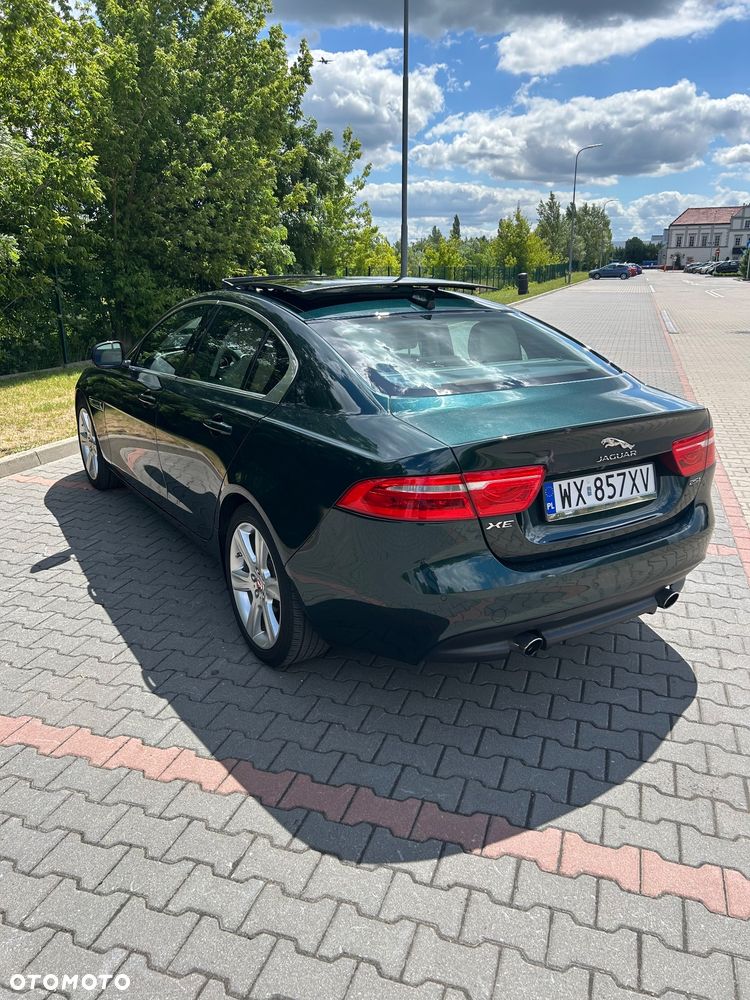 Jaguar XE 2.0 T Prestige - 5