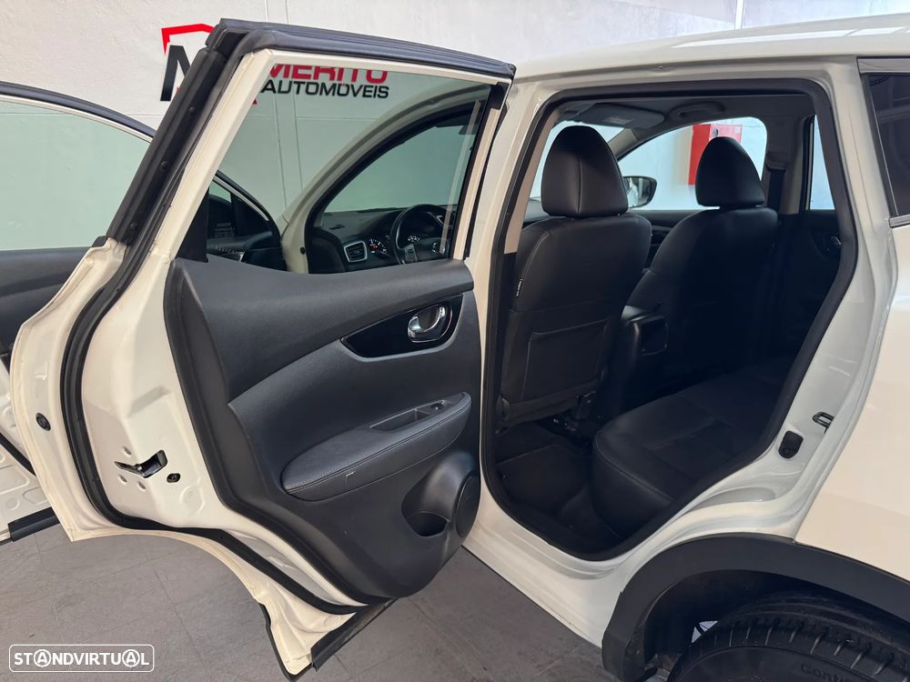 Nissan Qashqai 1.6 dCi Xtronic TEKNA - 26