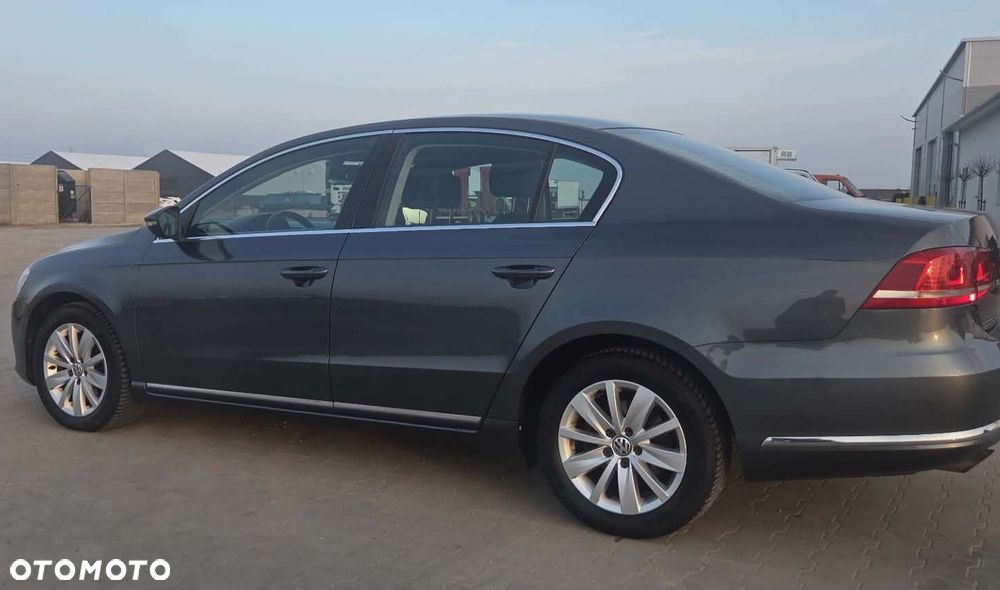Volkswagen Passat 2.0 TDI Comfortline - 19