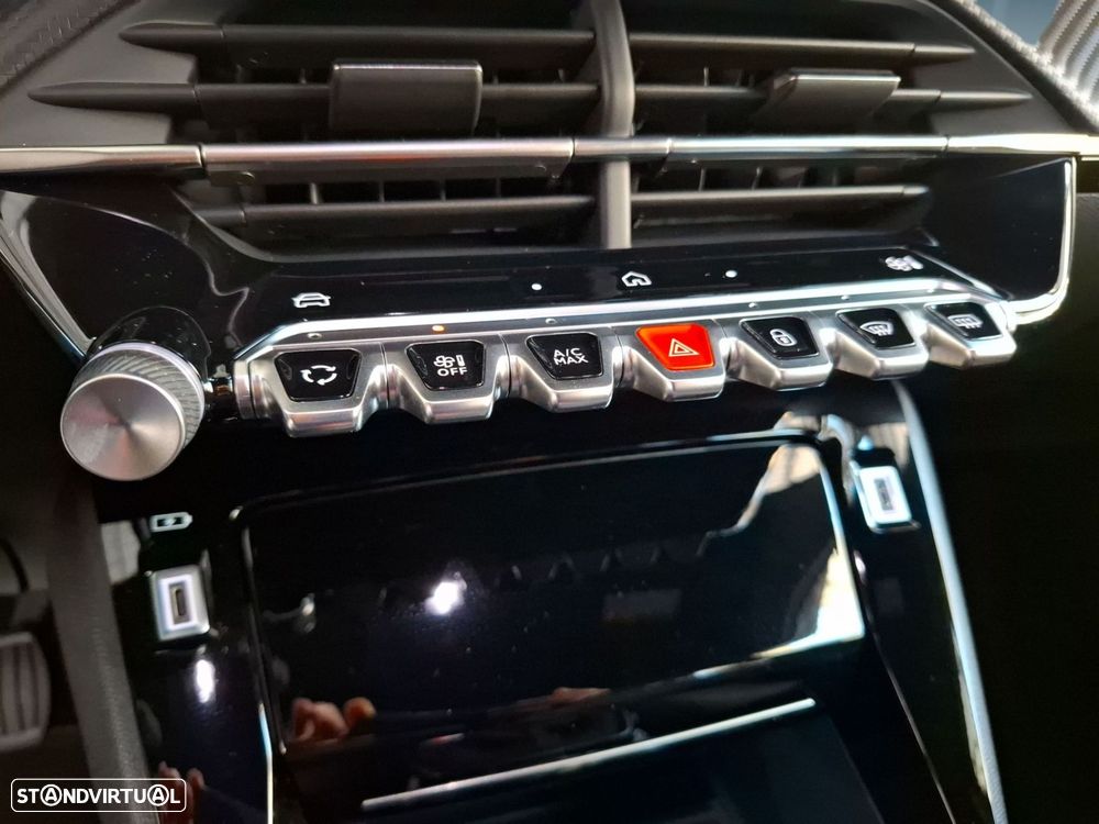 Peugeot 2008 1.2 Allure - 21