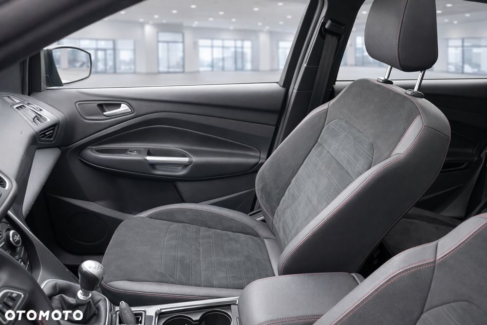 Ford Kuga 1.5 EcoBoost 2x4 ST-Line - 11